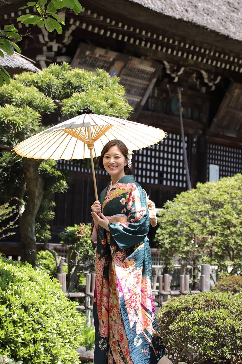 mihotoke_chan's tweet photo. この二つの写真を撮ってくださってるカメラマンさん、ヘアメイクアップアーティストさんが同じだなんて信じられないですね。

両方オーダーしているの私なんですけどね。

凄すぎてみんなにも見せたくて。 https://t.co/XNKhZcGazV