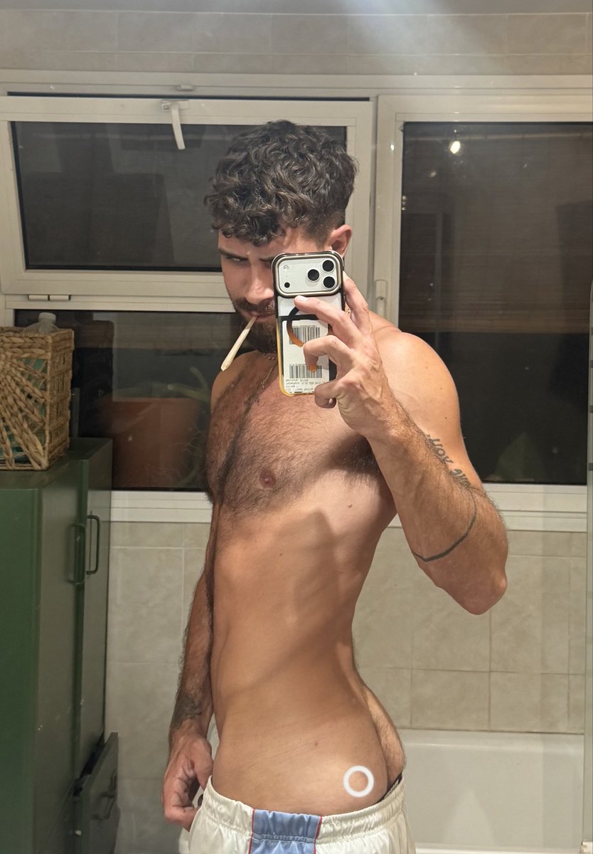 bbyhardtechno's tweet photo. El de buenas noches https://t.co/RHsmNzKIbF