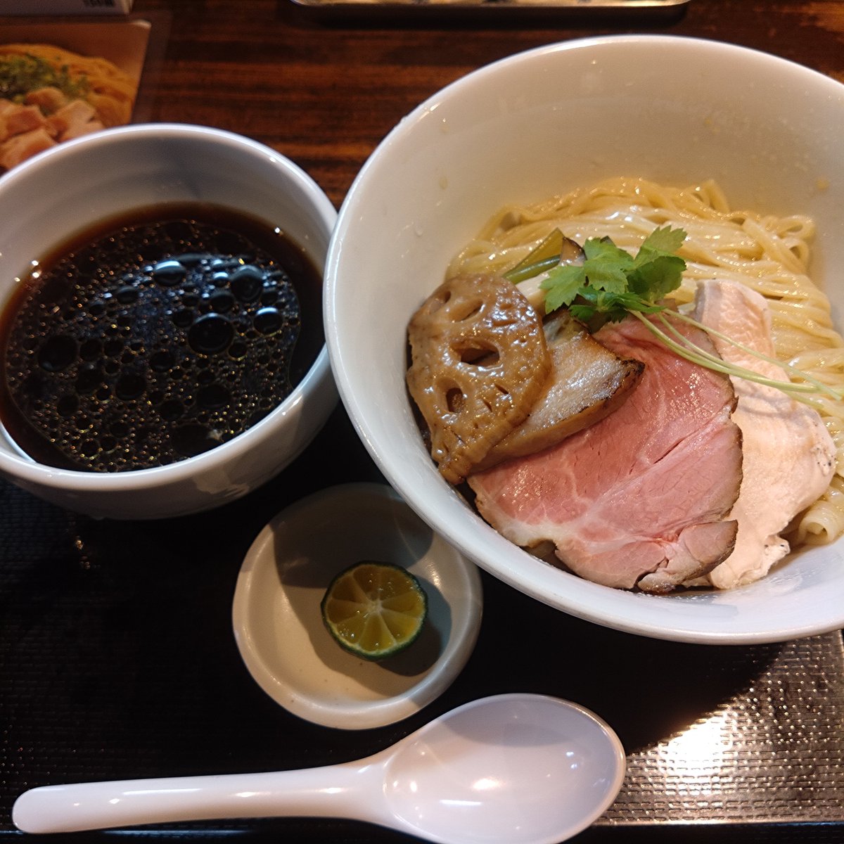 bampoooo's tweet photo. 先月から隔週ペースで行ってる沖縄そば屋 https://t.co/0ydRRkL2al