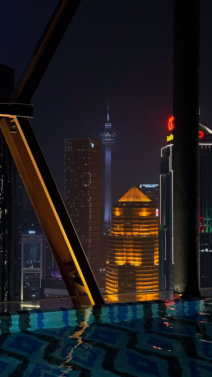 oracles's tweet photo. cyberpunk vibes. https://t.co/NApEj4e2Gr