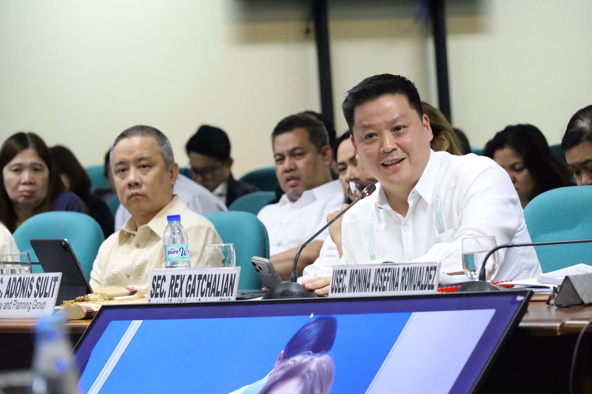 rex_gatchalian's tweet photo. Defending and explaining the DSWD budget in the Senate. https://t.co/kXio5YbiST