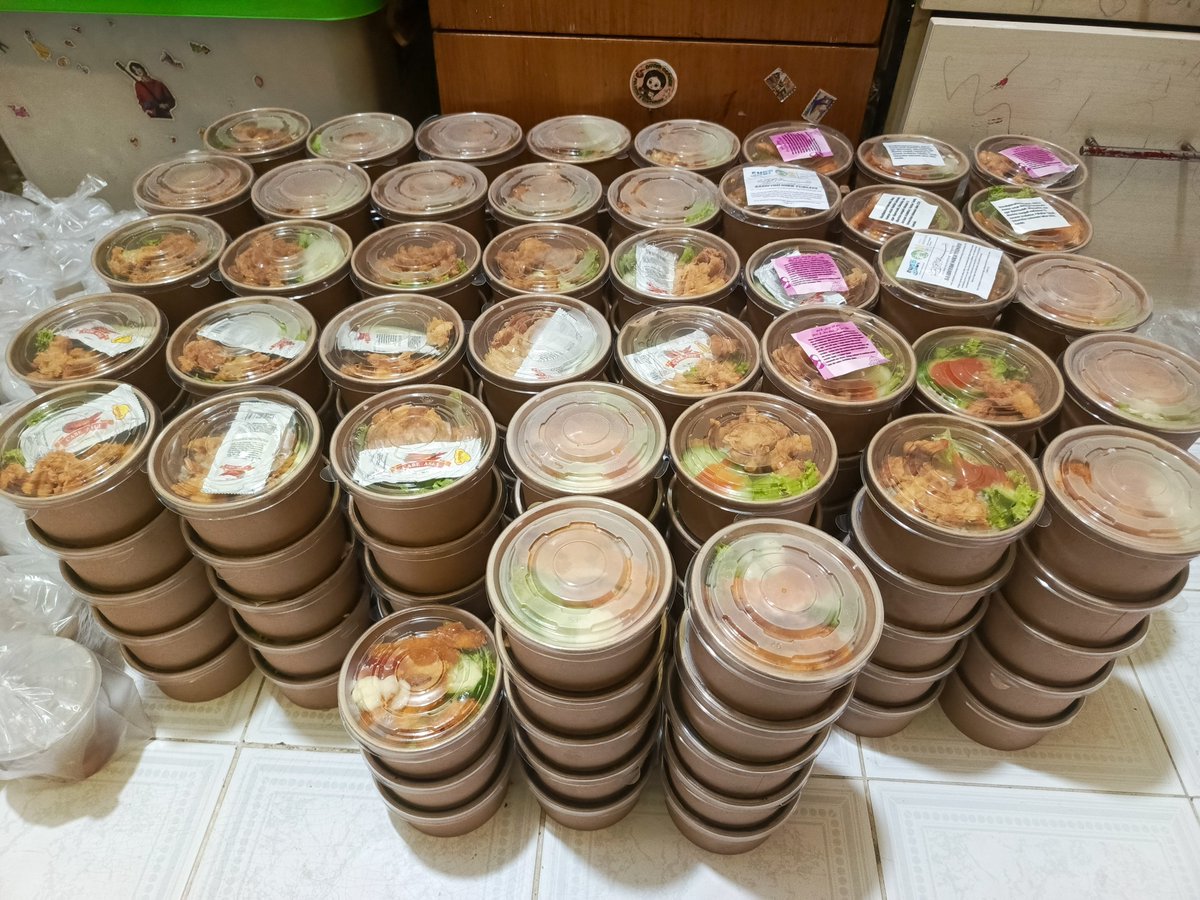 favoojekey's tweet photo. Temen-temen tolong bantu rt please🙏🥺

guys aku lagi BU untuk kebutuhan makan keluarga🙏 yuk diorder daganganku, aku open jumat berkah dengan menu soto + nasi dan nasi cokot. Akan dibagikan ke masjid, ojol, tunawisma, panti asuhan, dll. Yuk temen-temen ikut berbagi🤍 https://t.co/MTMbdWvWmy