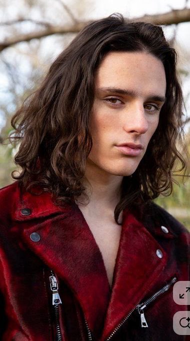 nieceism's tweet photo. like when his hair was long still and he had that nonbinary for pay look before his love for dj sets took over and rewired everything he 100% could have been a nicki face https://t.co/uxMBFVQzgq