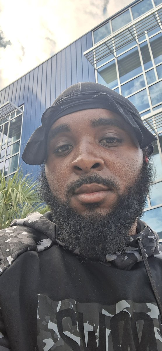 DevounRahk70440's tweet photo. If ugly needed a name https://t.co/wUobD9XOz6