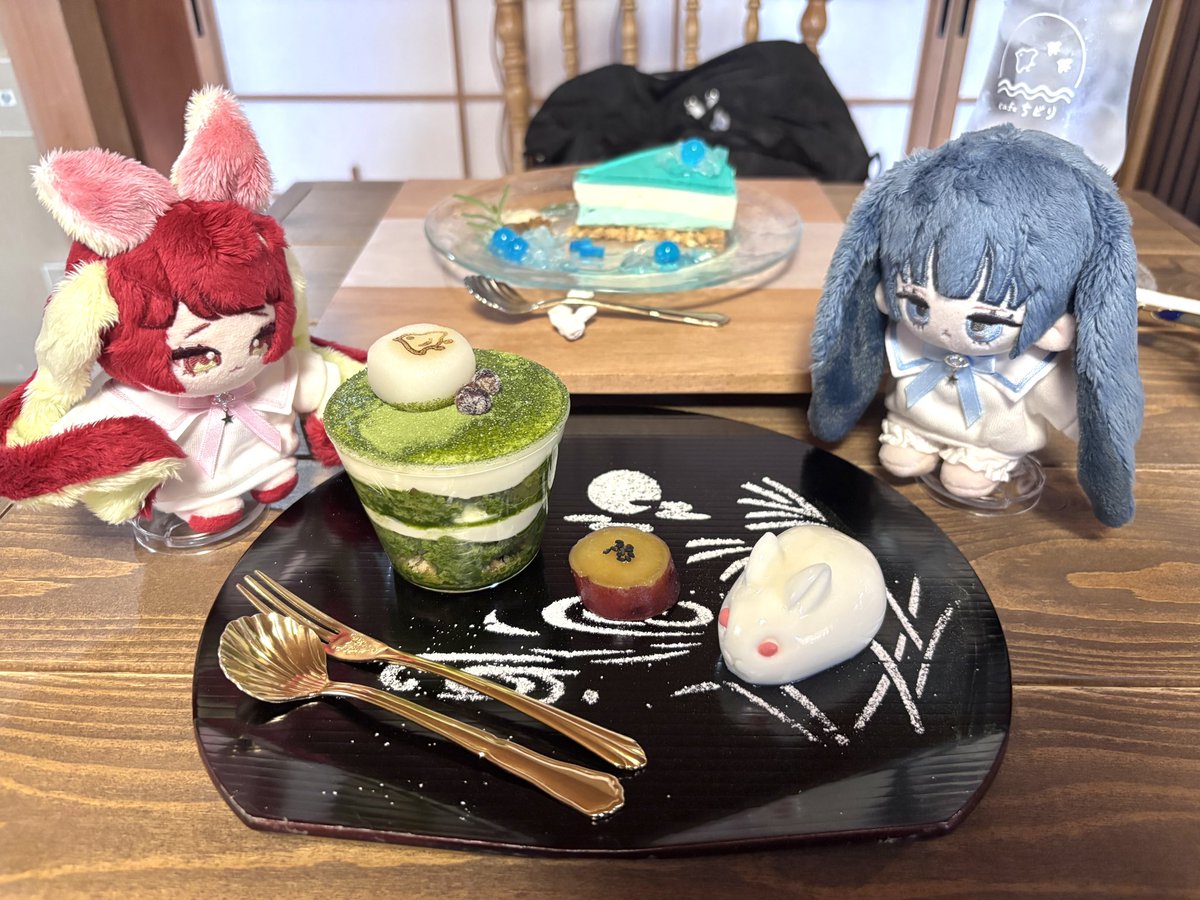 karatamumu's tweet photo. 🐇乗ってるし、レアチーズは無花果だし、どちらも今月末メニューだしってことで素敵カフェに行ってきた🫶
#pupuたち
#あんみつ工房 https://t.co/poUxZABrvL