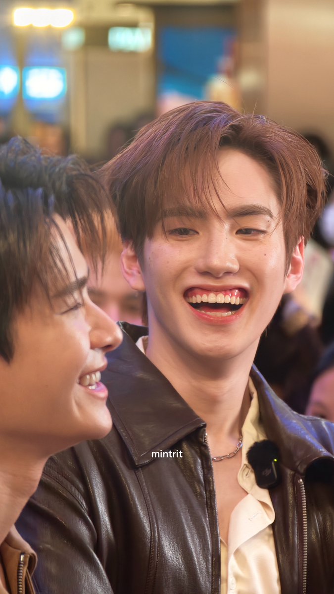 mintrit's tweet photo. ภูขำไรพี่เค้าขนาดนั้นอะลูกก น่าย้ากก555555555

#PHUTATCHAI #THAIchayanon
#PANPURIxBUS https://t.co/4Fqa33EXk6
