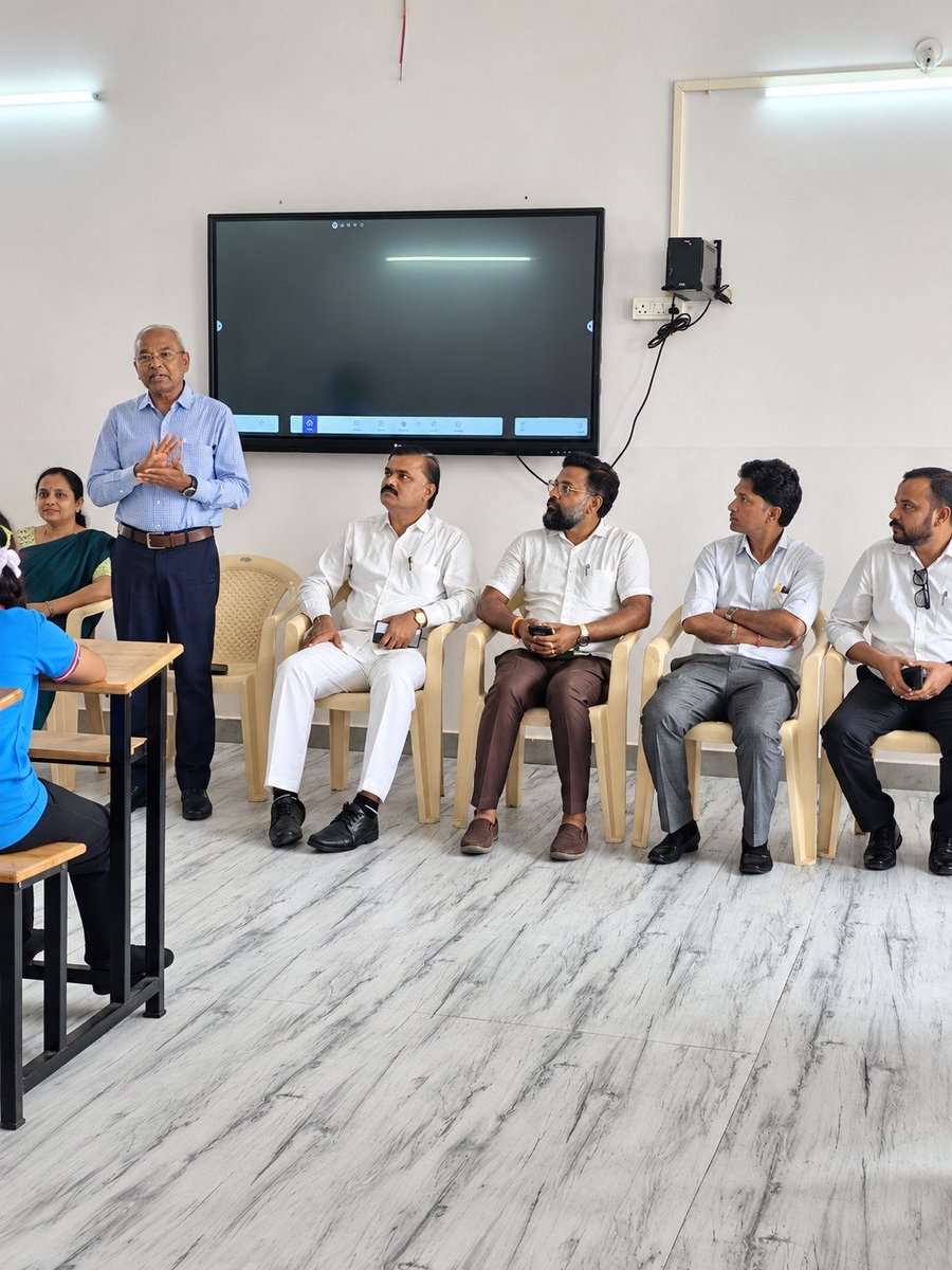 Intelli_Smart's tweet photo. IntelliSmart’s CSR initiative took another step towards empowering young minds with the inauguration of a Smart Classroom at Shri Raje Chhatrapati Sambhaji Maharaj Pramukh School No. 404, Dindoli, Surat.
#smartclalssroom #Surat #dgvcl #csr https://t.co/WA0LAimKMI