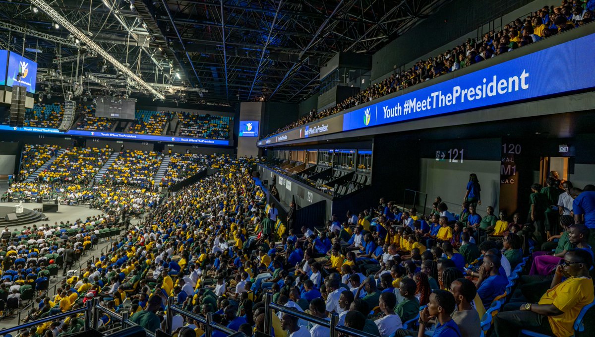 UrugwiroVillage's tweet photo. President Kagame has arrived at BK Arena, where he is hosting over 10,000 young Rwandans from across the country for the #MeetThePresident session. https://t.co/rsDLYc6KiM