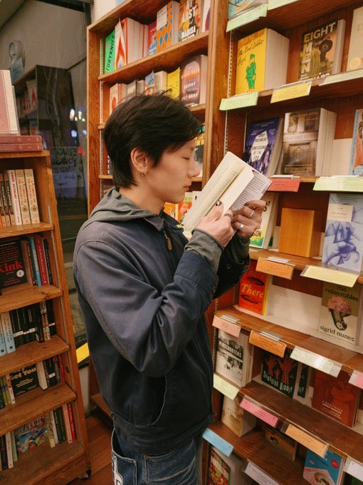 spinorbinmusic's tweet photo. TEN AT THE BOOKSTORE AND WE'RE LOSING IT!! 😍✨ 

Our visual king looking effortlessly CHIC between the shelves!! 🔥👑 #TEN #NCT #Bookstore #VisualKing https://t.co/Dos5V4a9S7