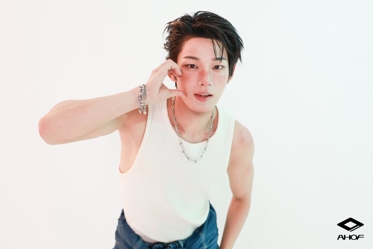 deerhansie's tweet photo. [Weverse] STEVEN in 'THE STAR' August Issue Photoshoot Behind The Scenes

🔗https://t.co/AfUHj2C17I

#STEVEN #스티븐 #STVN
#AHOF #아홉 https://t.co/PGNKSc4OPE