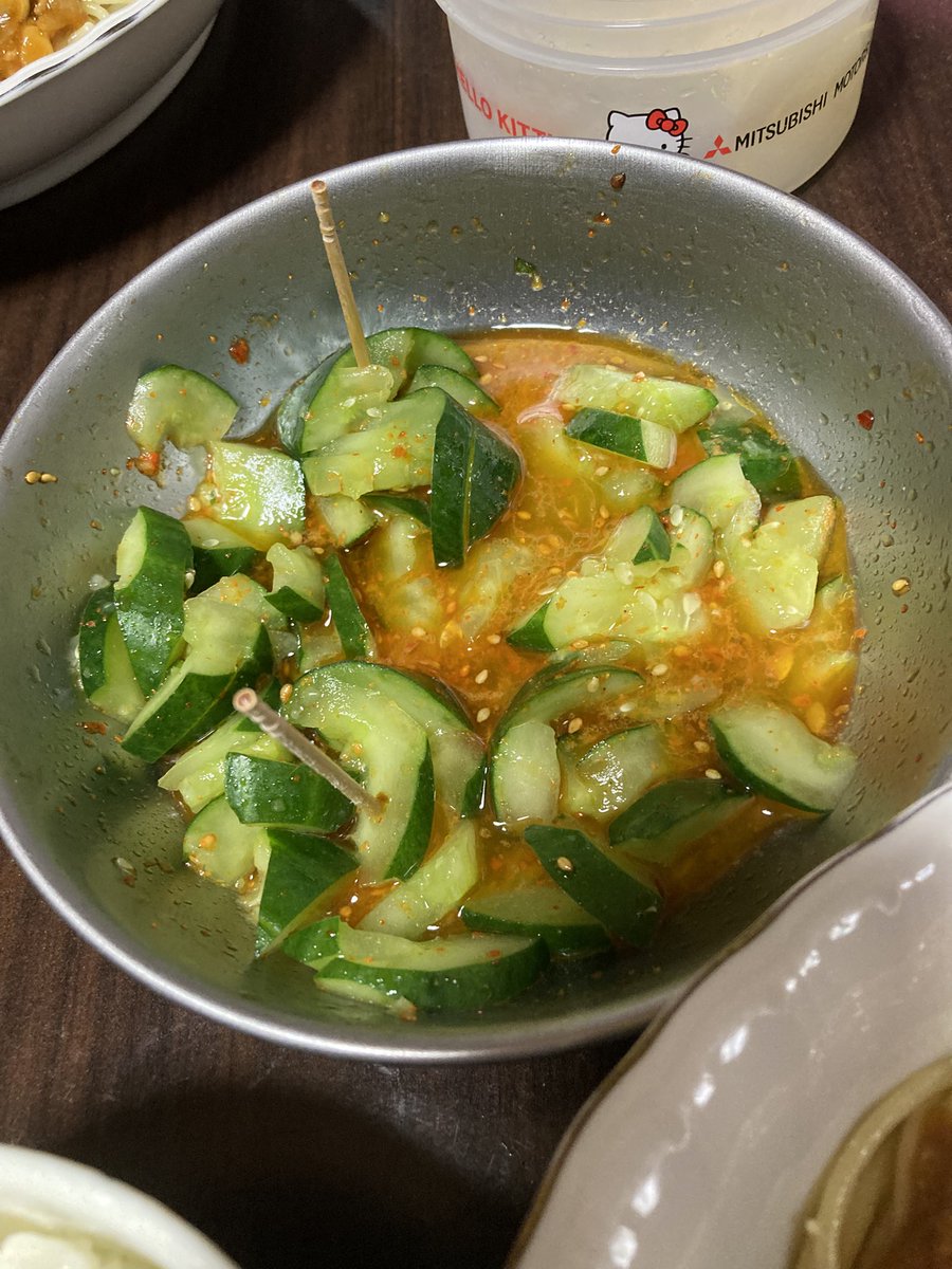 moto19620814's tweet photo. 今宵の『もっさん食堂』

【ミートソーススパゲッティ定食】
牛豚合挽ミンチ・タマネギみじん切り・しめじ・スパゲッティ・タマネギスライス（麺用）

味付け：味の素ルーミック（ミートソース用）・砂糖・粉チーズ

禁断のダブル炭水化物♪
ごちそうさま😋
＃大分県
＃料理
＃おうちごはん
＃パスタ https://t.co/cQY97iVf6m