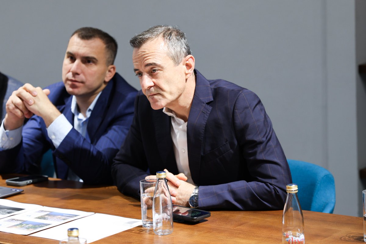 GradPg's tweet photo. Mujović sa delegacijom Univerziteta Crne Gore: Podrška projektima koji unapređuju kampus i kvalitet života u Podgorici ⬇️

https://t.co/eH2zTOpOR3 https://t.co/wNprQL6xO2