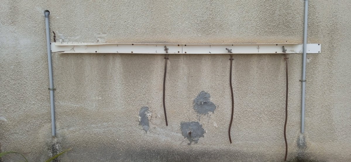 NothingButFilth's tweet photo. ד''ש מארץ המרלו''גים
(בצד השני של הכביש יש ספק פרופילים ומעבדה להשחזת מסורים לתעשייה. בחומוס ליד כל אחד ואחד מהגברים הציע לי לשבת איתו בשולחן במילישניה שנכנסתי) https://t.co/oLzUD1DkWe