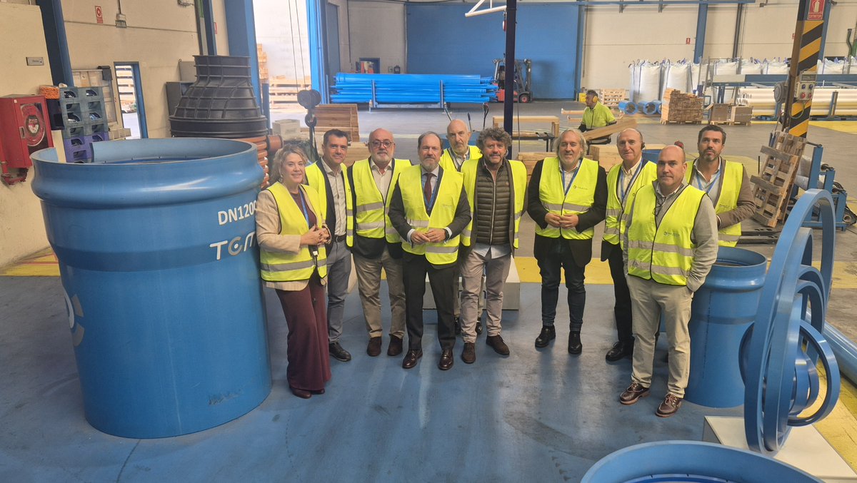 Molecor's tweet photo. 📅Ayer recibimos en nuestras instalaciones de Loeches a representantes del Canal Isabel II.

Durante la jornada, compartimos la trayectoria de @Molecor y nuestra apuesta constante por la innovación en infraestructuras hidráulicas 💧. 
#PVCO #Innovación #Sostenibilidad https://t.co/iVt90HAbj7