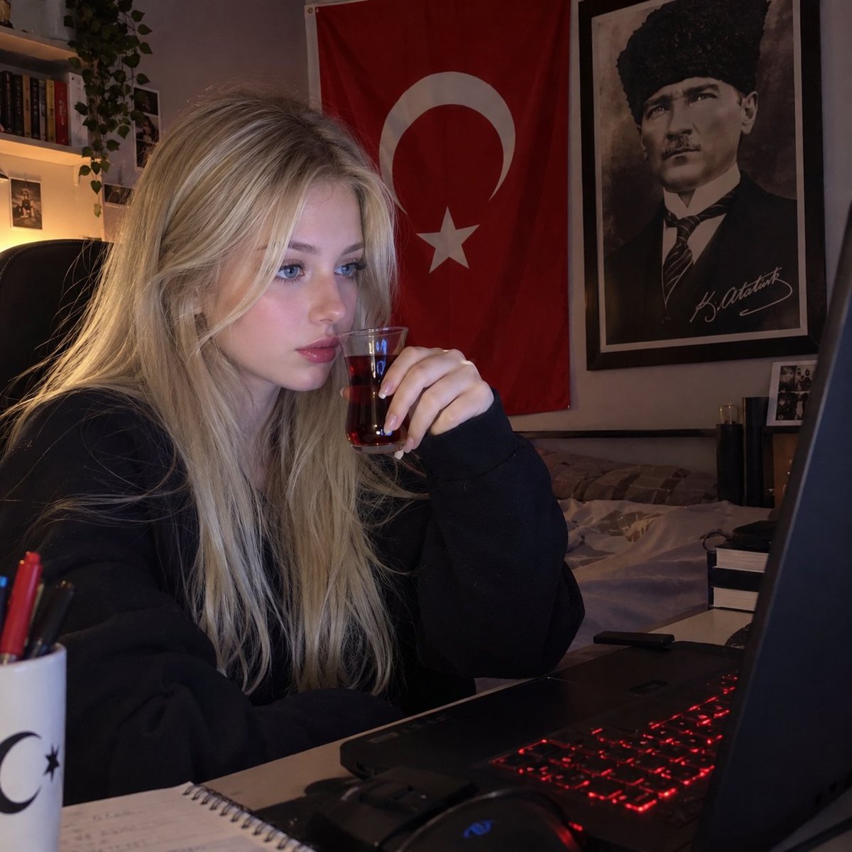 LdAras40344's tweet photo. Çin ile Türk savaşında , Türklerin tweetlerini desteklerken benn🥰🥰 https://t.co/jIquEkBT1f