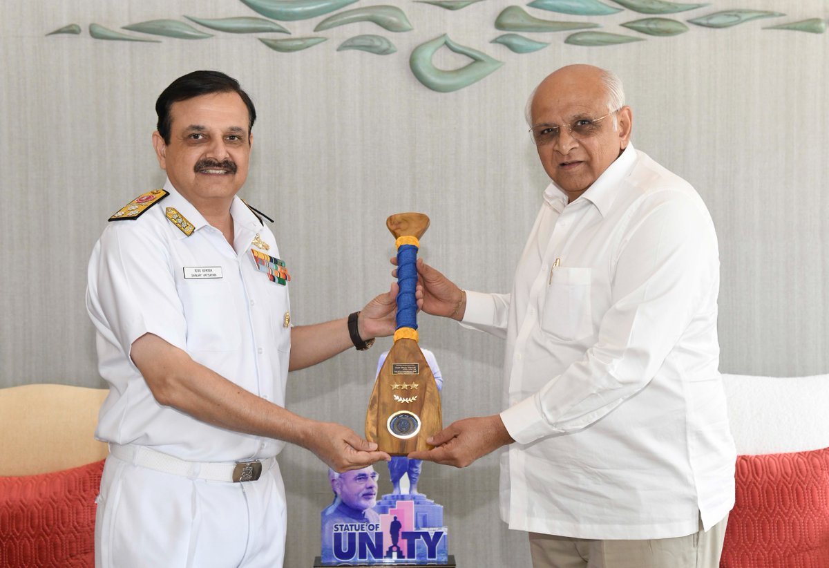 Bhupendrapbjp's tweet photo. Delighted to meet Vice Admiral Sanjay Vatsayan, Flag Officer Commanding-in-Chief of the Western Naval Command, in Gandhinagar.

We had an insightful discussion regarding the security of Gujarat’s strategic coastline and the various operational activities of the @indiannavy. The Western Naval Command plays a paramount role in safeguarding India's maritime borders and securing crucial trade and energy routes.

Conveyed my best wishes to him for a successful tenure.

@IN_WNC