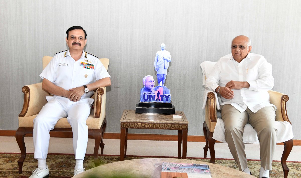 Bhupendrapbjp's tweet photo. Delighted to meet Vice Admiral Sanjay Vatsayan, Flag Officer Commanding-in-Chief of the Western Naval Command, in Gandhinagar.

We had an insightful discussion regarding the security of Gujarat’s strategic coastline and the various operational activities of the @indiannavy. The Western Naval Command plays a paramount role in safeguarding India's maritime borders and securing crucial trade and energy routes.

Conveyed my best wishes to him for a successful tenure.

@IN_WNC