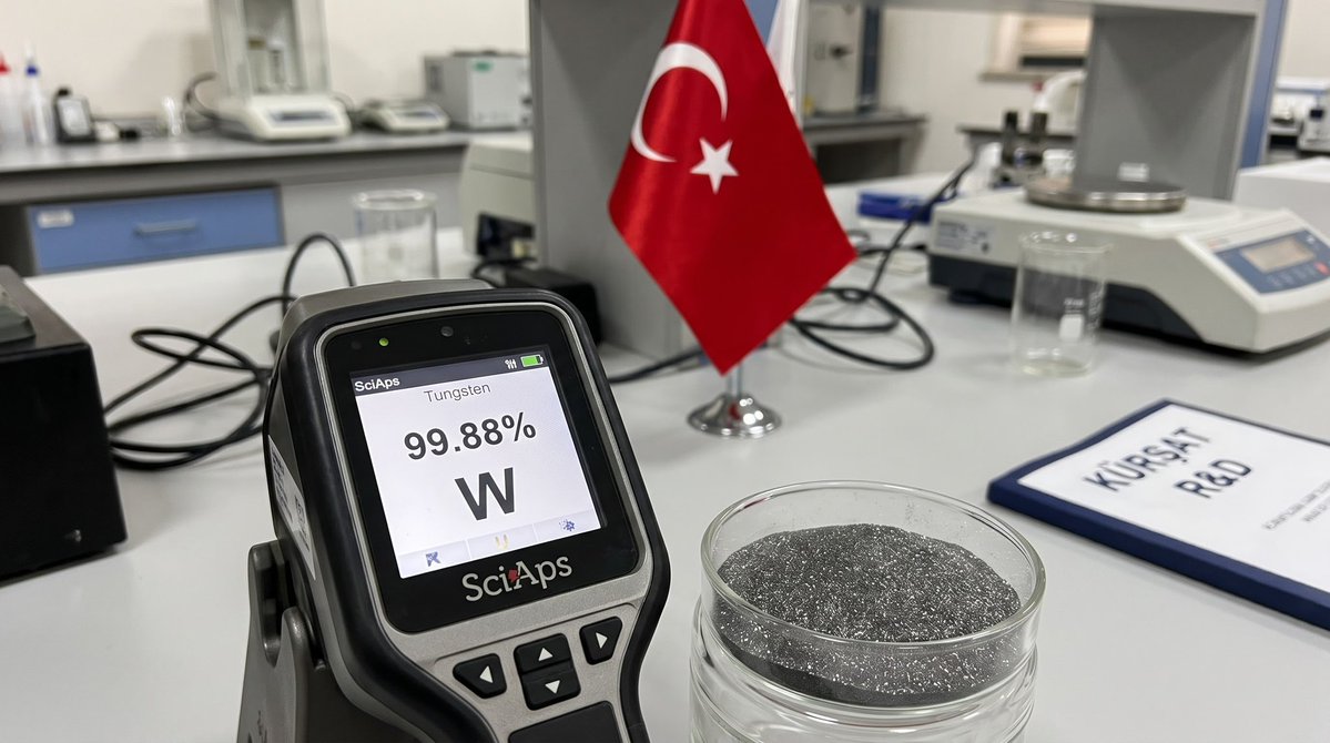 yunus50's tweet photo. Arkadaşlar çok güzel gelişmeler oluyor! Sesimiz yavaş yavaş en üst makamlarda yankı buluyor. 🇹🇷
Ülkemizi, savunma sanayimizin en kritik hammaddesi olan "Tungsten (Volfram) Saflaştırmasında" dünyadaki 5 ülkeden biri konumuna yükselttik. Tamamen yerli ve milli imkanlarla başardığımız bu stratejik proje inşallah çok daha büyük yerlere gidecek.
Devletimizin ilgili kademeleriyle gerekli temaslarımızı kurmaya başladık. Tüm heyecan verici detayları Cuma akşamı sizlerle paylaşacağım inşallah. Beklemede kalın! ⏳
Sesimize ses ve soluk olan bütün kardeşlerimize ayrı ayrı teşekkür ederiz 
İnşallah memleketimizin hiZmetine tez zamanda sunarız

#KürşatArGe #Tungsten #YerliVeMilliTeknoloji #SavunmaSanayii #MilliTeknolojiHamlesi