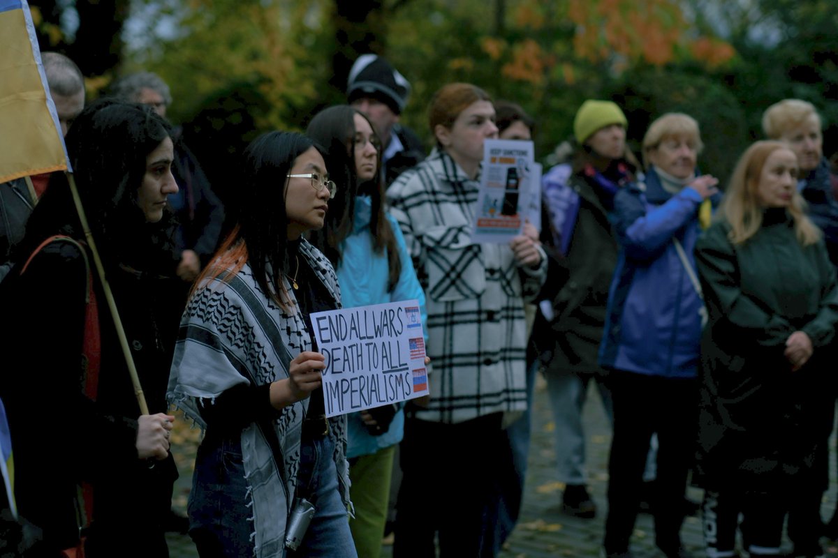 aurorachaang's tweet photo. we protested outside of the US consulate in edinburgh yesterday against the US-russia diesel deal

@USCScotland @UkraineSol

📷 Lina Kuchmenko https://t.co/E1BSQSKK9u