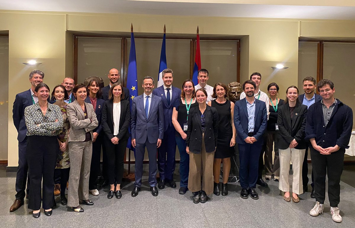 AmbaFR_Armenie's tweet photo. 🌱COP17 x France 

L’ambassadeur Escudié a reçu les membres de la délégation française qui négocient depuis lundi à Erevan une mise en œuvre renforcée des engagements existants en faveur de la protection de la biodiversité. https://t.co/So93sprA1Z