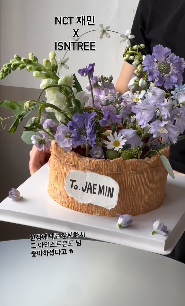 augustjaemie's tweet photo. barrie treatment for jaemin collab with barrie and also isntree &amp; lee jeans treatment for brand ambassador jaemin 🥺 oh they’re the sweetest ever, thank you for loving and treating him well <3 https://t.co/K8mnVqRKbE
