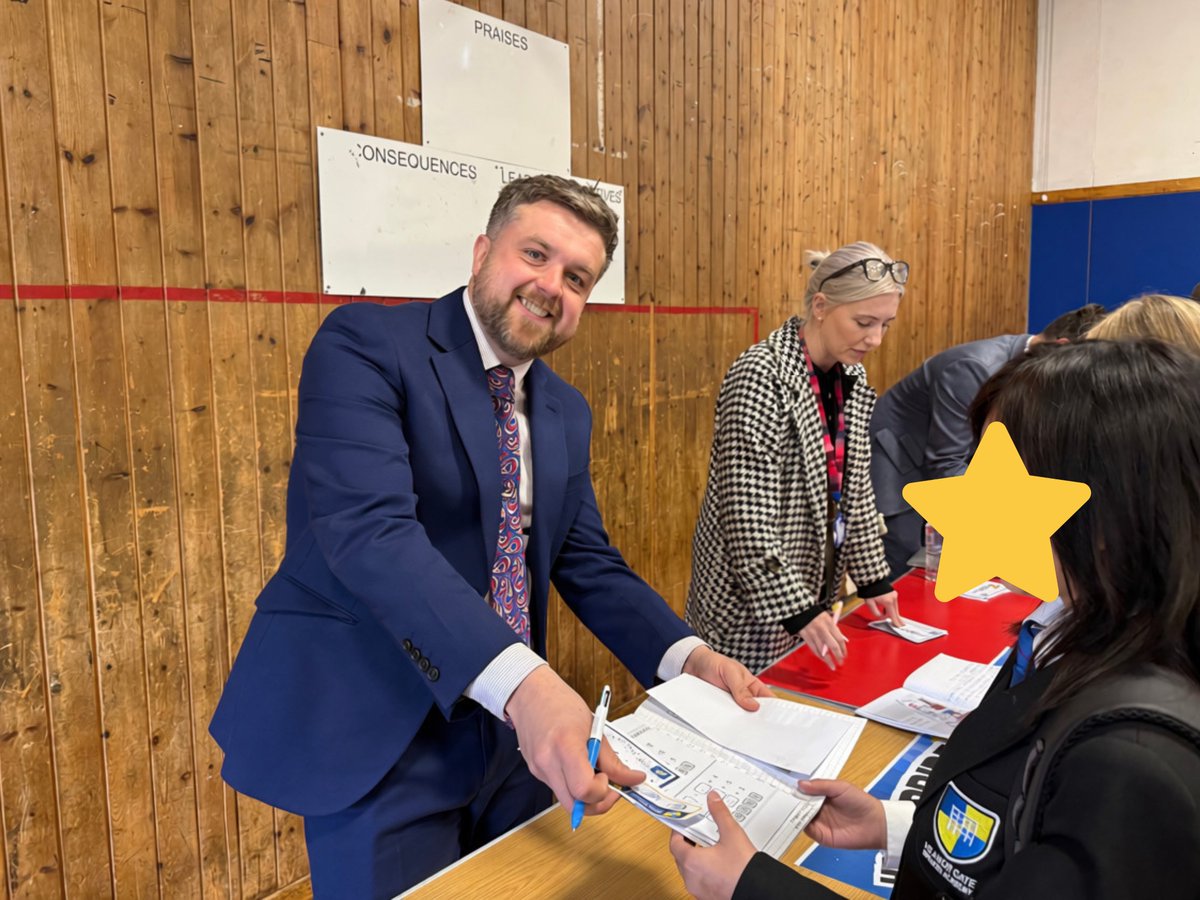 HeanorGateSA's tweet photo. On Friday, Monday and Tuesday, our Year 7 students had the opportunity to showcase their fantastic work at our Pride Station during break time!🤩

A huge well done to everyone who took part, keep up the amazing work! We’re so proud to have you as part of #TeamHeanor!👏🌟 https://t.co/lJQx1UylST