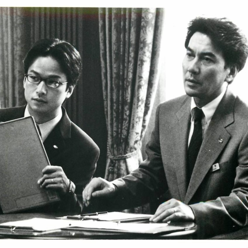prisci_6ntcv's tweet photo. 原田眞人監督とは『金融腐食列島』『突入せよ！浅間山荘事件』『魍魎の匣』『RETURN』の4作品でご一緒させていただきました。
撮影現場では厳格な監督でしたが、良い場面が撮れた瞬間に見せる無邪気な笑顔が今も忘れられません。
ありがとうございました。
心よりご冥福をお祈りいたします。 https://t.co/EThPAekEYU