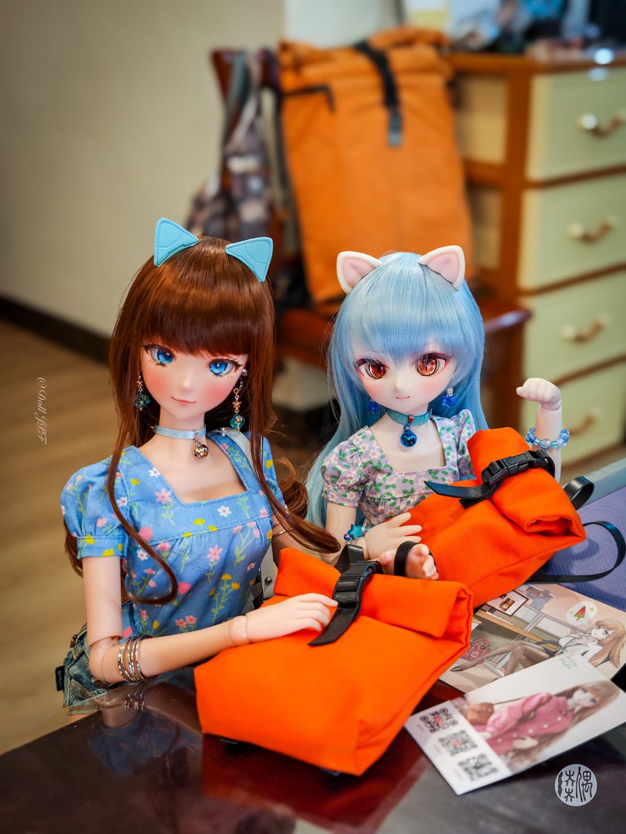 AndroidPDF's tweet photo. 椿ちゃん＆里奈ちゃん：マスターとおそろいのオレンジ色のリュックにゃ〜っ！🎒🧡✨

これで一緒にお出かけするのがもっと楽しみになったにゃ〜💕
1pinfunさん、ありがとうにゃ！ฅ(≧∀≦)ฅ🐾💖

#1pinfun #smartdoll椿  #エモドール #mdd里奈 #dolljpf https://t.co/iG9SpvgsNn