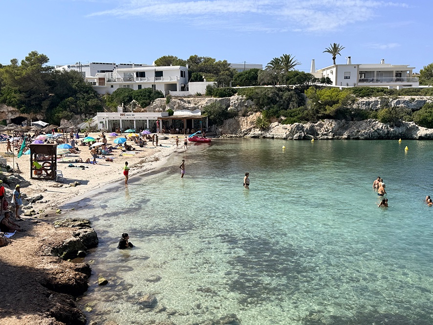 setmanari's tweet photo. El setembre confirma la importància d’allargar la temporada, però bars i restaurants continuen sense recuperar facturació. @ASHOME_Menorca @CAEBmenorca @pimemenorca @gastromenorca @MncaRestaurants @TurismoMenorca @TurismeBalears @ATBIllesBalears   https://t.co/6LapYiHZcA https://t.co/tw8ASyyJ00