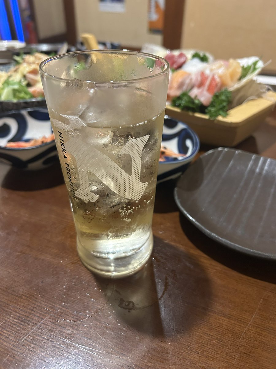 CELICA0527's tweet photo. いつメンで飲み！
最高！
飲むペースとか考えなくて酔えるので最高。
お酒強い人と飲むと自分も飲めるので神！

#飲み会
#いつメン
#山崎
あざます！ https://t.co/9EVM6cm5ZV