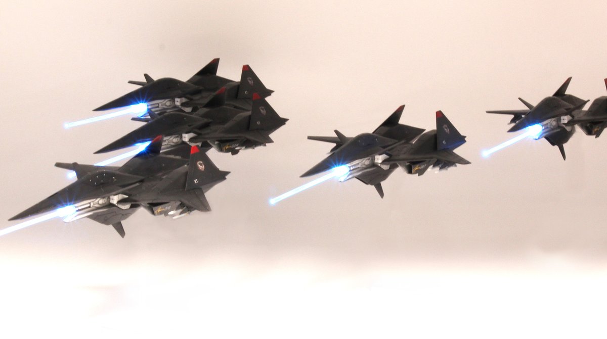 M_Kamigiri's tweet photo. 「CFA-44」、「ADF-01」再販良いですね
爆速で形になる＝たくさん作れる良いキットなのでこの機会にぜひぜひ

なおノスフェラトパチ組み止まりでちゃんと塗装したこと無かった模様…色々作り過ぎてて作者が把握できてない😅 https://t.co/qCJkeotblo
