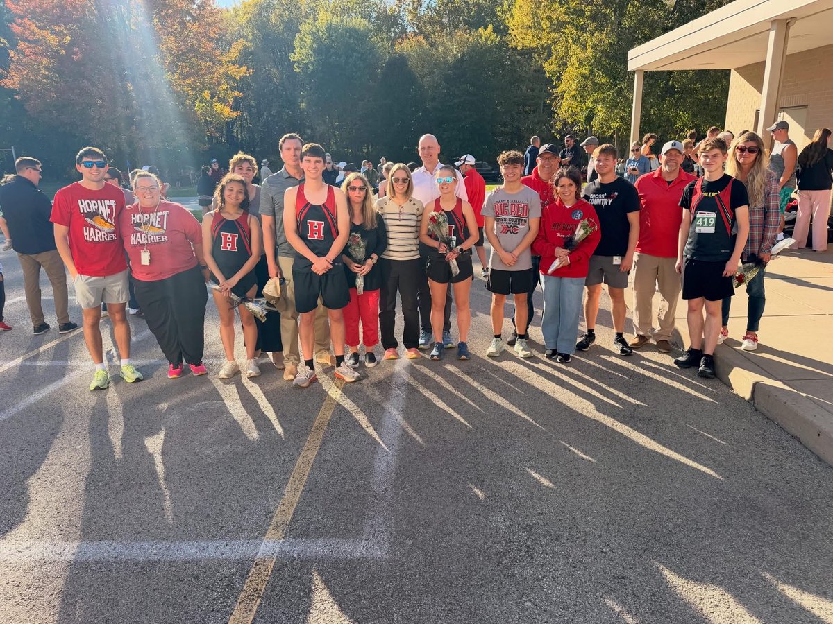 HSD_Athletics's tweet photo. Congratulations to our Cross Country Seniors! ⚫️🔴 https://t.co/l0FTBHT0MD