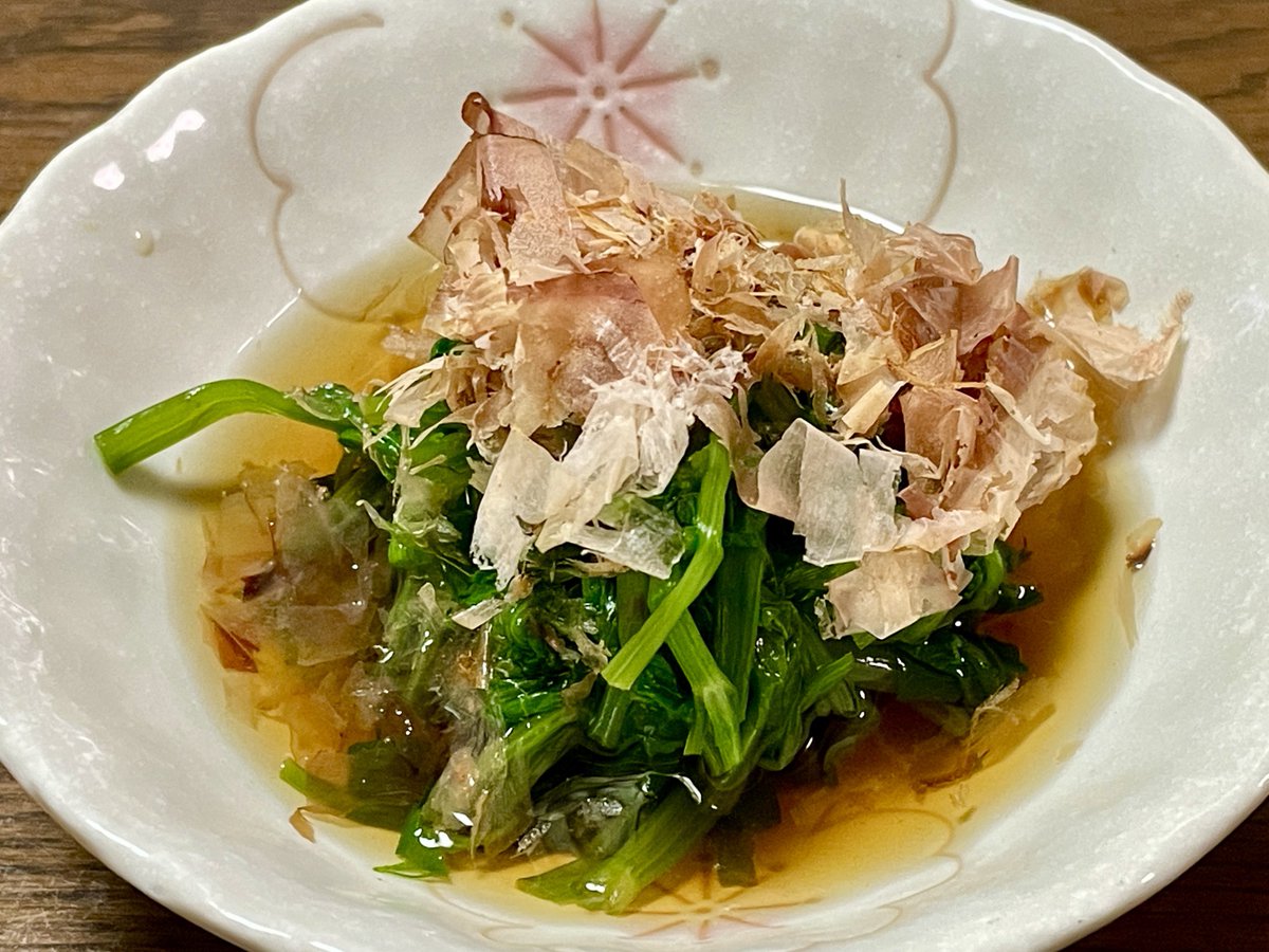 shinrota1102's tweet photo. 今日の晩酌は白河で買って来た馬刺と、今シーズン初めてのせりのお浸し☘️ https://t.co/tVzsP6ptIh