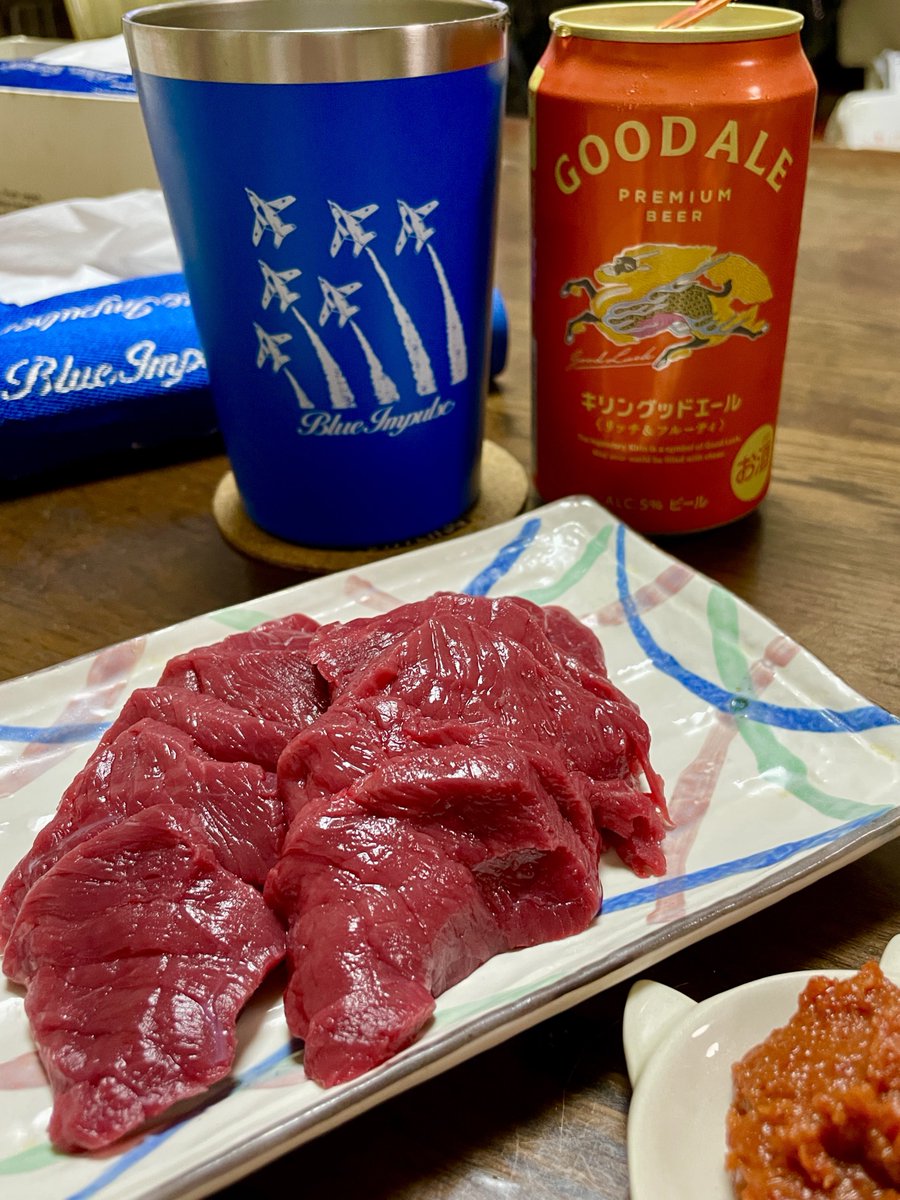 shinrota1102's tweet photo. 今日の晩酌は白河で買って来た馬刺と、今シーズン初めてのせりのお浸し☘️ https://t.co/tVzsP6ptIh