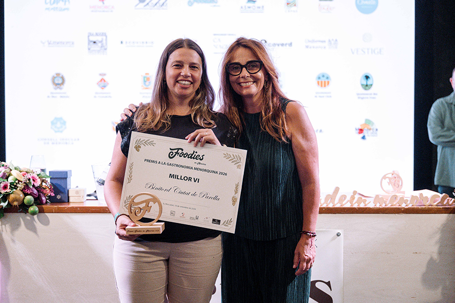 setmanari's tweet photo. Clara Salord, del celler de Binitord. Binitord Ciutat de Parella. Premi Foodies on Menorca a la Gastronomia al millor vi 2026: “La qualitat es dona en els petits detalls”. @Binitord @MadeinMenorca_ @MenorcaERG @IGCAT2 @AgriculturaGOIB @ViMenorca  https://t.co/v2ncpbRqqi https://t.co/5leX5xlowO