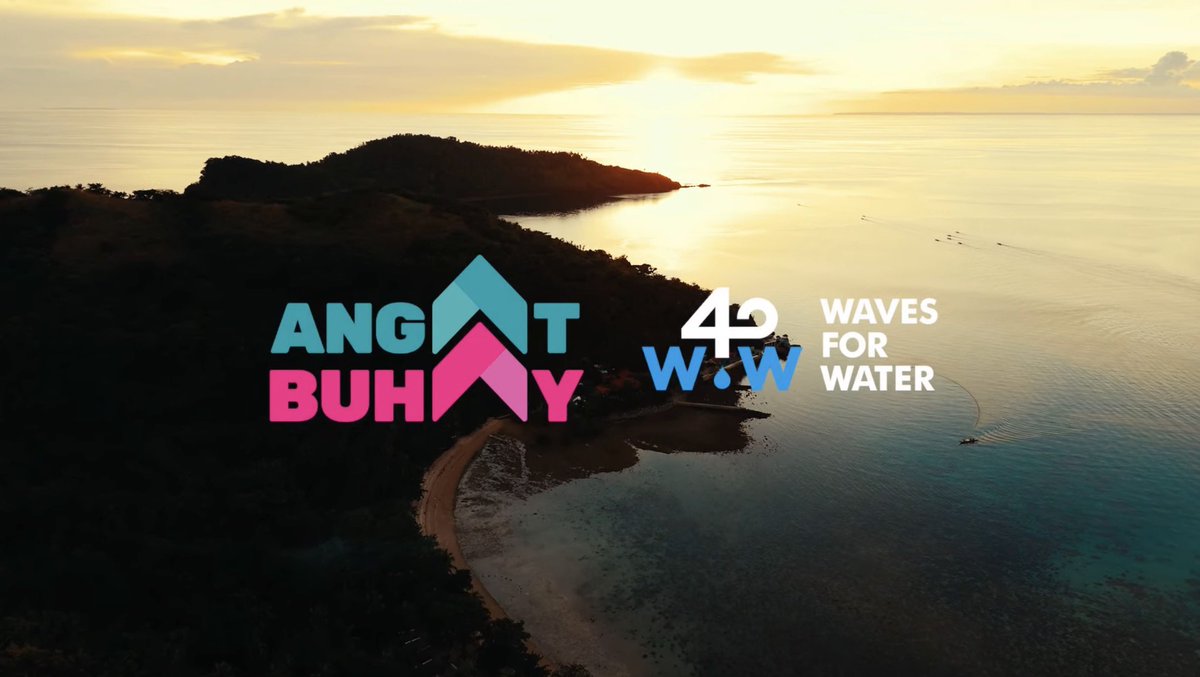 jesusfalcis's tweet photo. 🚨 JUST IN: Angat Buhay together with Waves for Water provided baldes and rainwater catchment tanks to far-flung barangays and isolated islands.

This is to provide the communities with reliable access to clean water dahil usually nawawalan sila ng drinking water or they have to go to the next barangay outside of their island to get it.

Grabe nakakaiyak ng slight yung video ng Angat Buhay sa page nila.

Congrats Angat Buhay! 💖

P.S. Look at the very first picture closely! 👀👀

😂

#Balde
#ElNino
#AngatBuhay