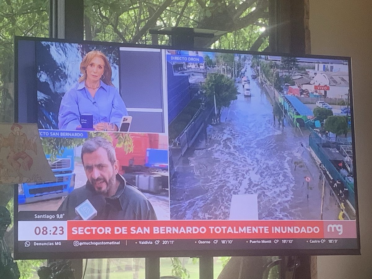 luciavou's tweet photo. Y esta mierda de Alcalde junto a los 2 mugrosos de @Mega preguntando donde está el Gobierno…

Cuando pasó MEGA INCENDIO en Valparaíso con cientos de fallecidos… 
… alguien escuchó a estas mierdas comunistas abrir la boca⁉️

Infelices comunistas‼️ https://t.co/pztGXgHinC