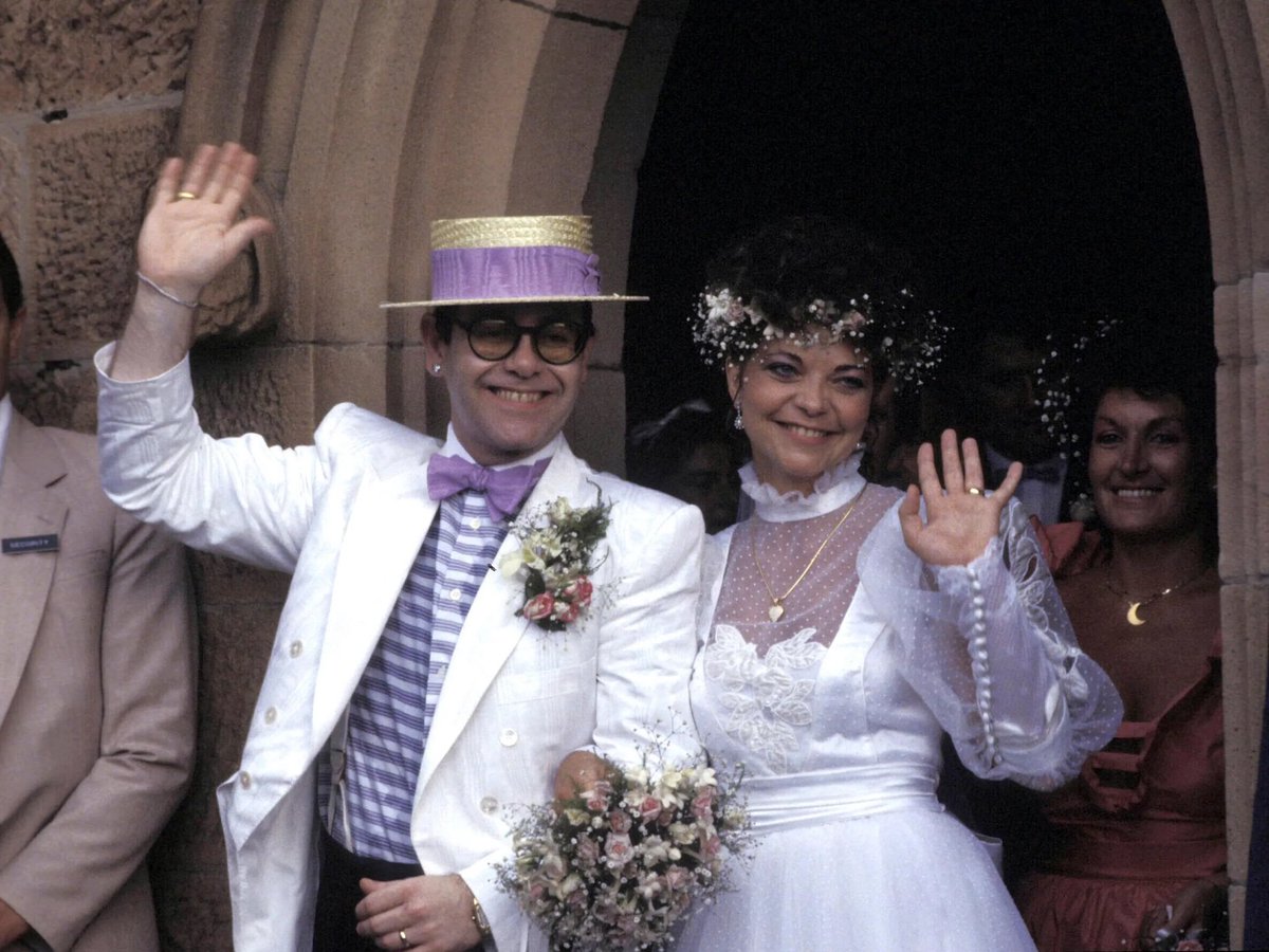 pfaffphobic's tweet photo. Exposing Elton John for faking his queer identity https://t.co/knzFwceUoI