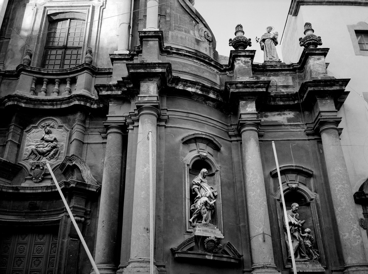 BigGunsPhoto's tweet photo. In Palermo, you photograph a Franciscan church and at first see only the architecture.
But knowing the order’s history, symbols, structure, and methods of governance makes the details speak.
A researcher must first gain the knowledge that teaches them how to see. https://t.co/5W3NeKLxFn