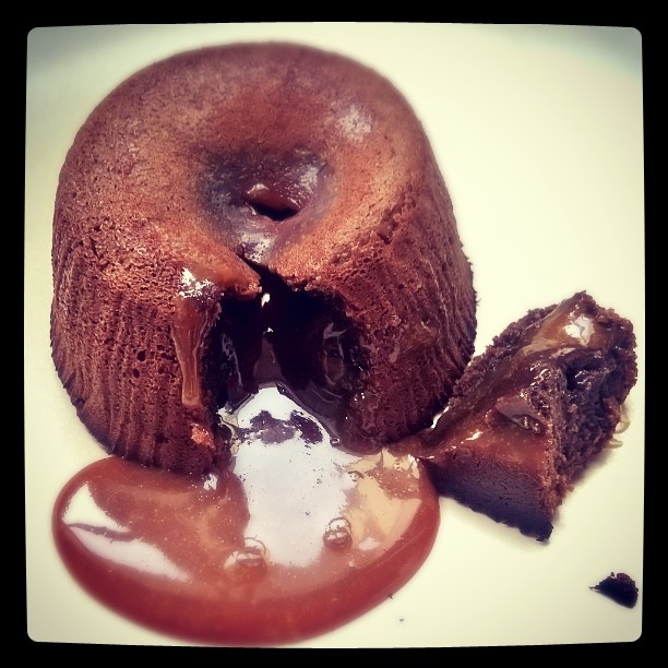 CarlBpChapmag7I's tweet photo. Coulant au caramel beurre salé, cœur fondant et irrésistible. https://t.co/IYZ5nRkWkf