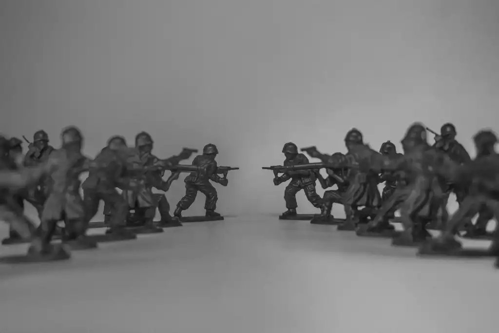 ComputerworldES's tweet photo. ¿Estamos ante una nueva guerra fría digital? Los expertos creen que el término tiene aciertos y limitaciones. EE. UU. y China compiten por la tecnología, pero siguen interconectados, mientras Europa depende de ambos y puede perder peso.
Lo analizamos aquí. https://t.co/7dHzqdlRLz https://t.co/rDC7oT2bca