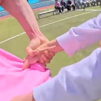 _mybabyrenjun's tweet photo. คืออินจุนแบบไม่ไหวแน้วอะ โน่เลยจับมือไว้เลยกัวมืออินจุนหลุด พุชัยคลนี้ฮึกๆๆๆๆๆๆ https://t.co/gjdJhTbu2S