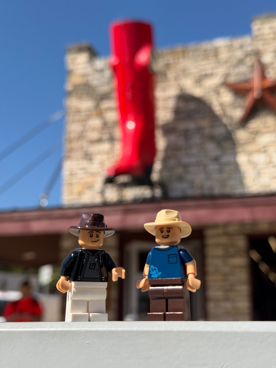 McLarenF1's tweet photo. First stop on the Austin agenda… cowboy hats ✔️ 

#McLarenF1 | #UnitedStatesGP 👋 https://t.co/4tvMFohCYh