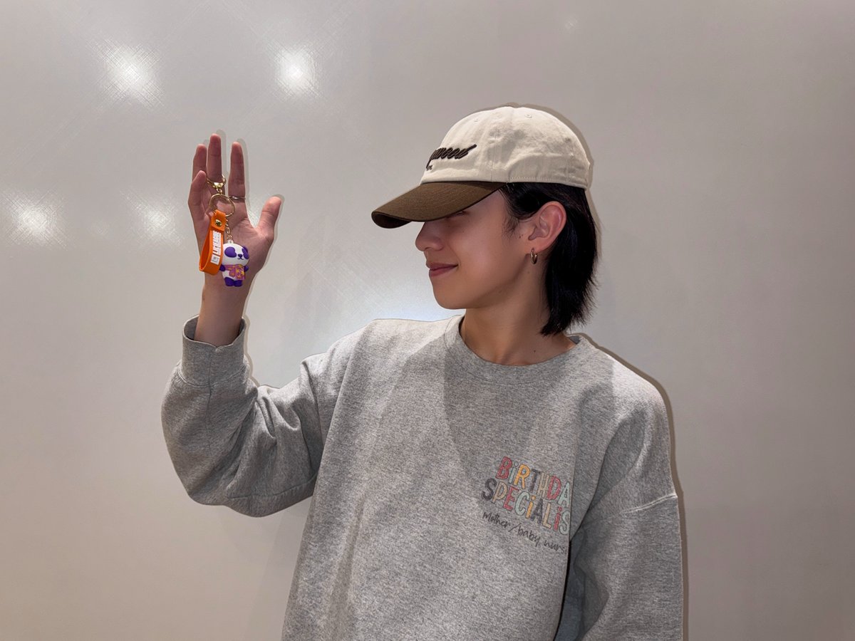 LIL_LEAGUE_'s tweet photo. 2026/12/23(水)リリース
7thシングル💿

LDHオフィシャルSHOP
mu-mo SHOP限定グッズ付きパッケージ
“ウィンターリルパンダキーホルダー”の受注受付は
10/22(木)23:59まで🐼🧡

▼詳細はこちら
https://t.co/VyUB22tQqQ

#LILLEAGUE https://t.co/hfKIbrvUS8