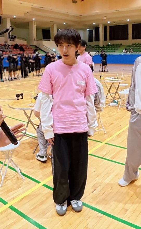 Bmy_only323's tweet photo. 아 진짜 개웃기게ㅠ
런쥔 옷 쭈글쭈글해진 이유👇 https://t.co/CvdpM5lMoy
