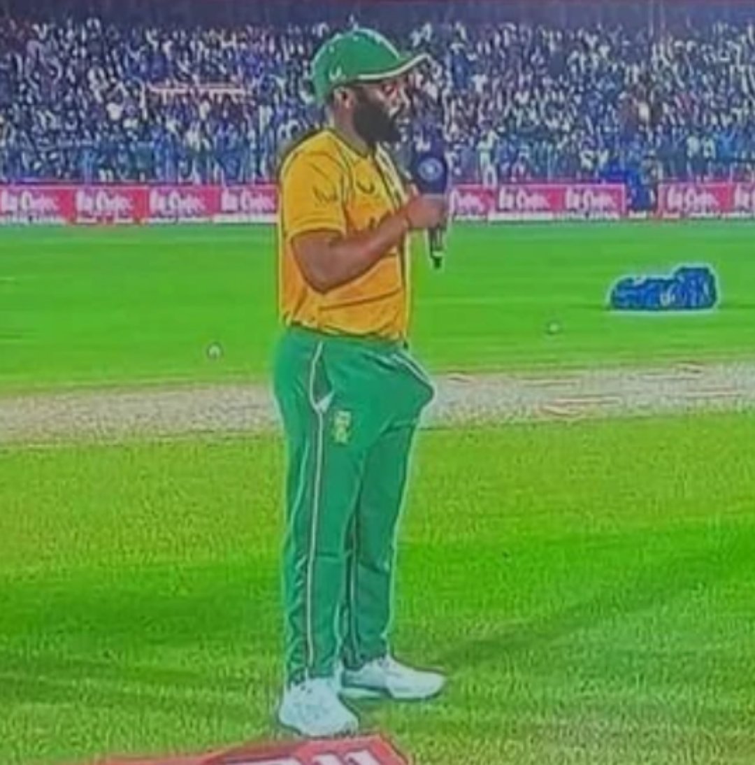 JAGADEESH9632's tweet photo. It's Too Big @ABdeVilliers17 🌚 https://t.co/edyVpYz91Y