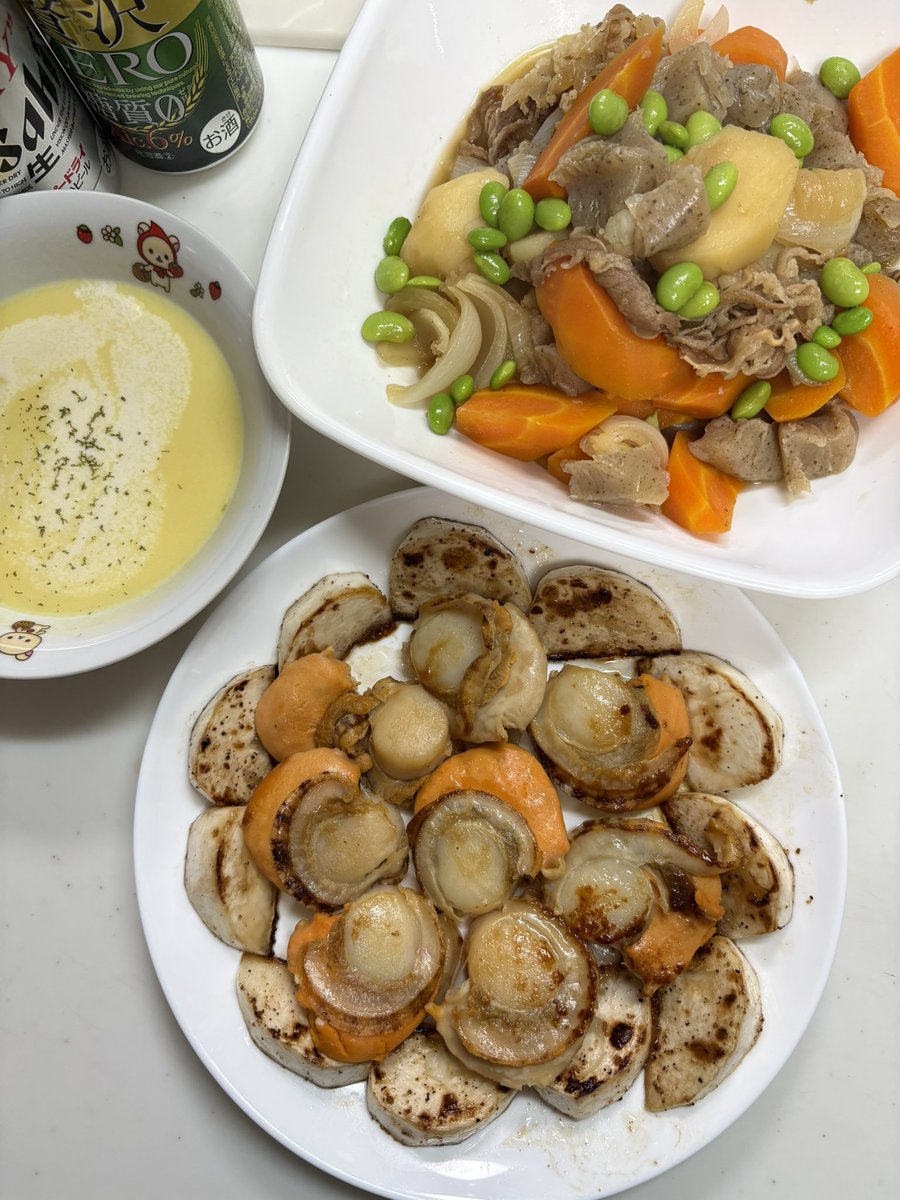 lchigolamune's tweet photo. お疲れさま〜乾杯🍻

🍽かぶ＆帆立バター焼き
🍽肉じゃが
🍽キャンベルコーンポタージュスープ（主人）
🍽ロピアのフルーツケーキ
🍽ピングレ

お弁当
紅鮭🍙とわかめお味噌汁
pic撮り忘れ

#晩御飯記録
#料理好きな人と繋がりたい https://t.co/lZdRQK23sw