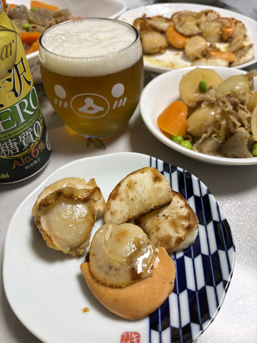 lchigolamune's tweet photo. お疲れさま〜乾杯🍻

🍽かぶ＆帆立バター焼き
🍽肉じゃが
🍽キャンベルコーンポタージュスープ（主人）
🍽ロピアのフルーツケーキ
🍽ピングレ

お弁当
紅鮭🍙とわかめお味噌汁
pic撮り忘れ

#晩御飯記録
#料理好きな人と繋がりたい https://t.co/lZdRQK23sw