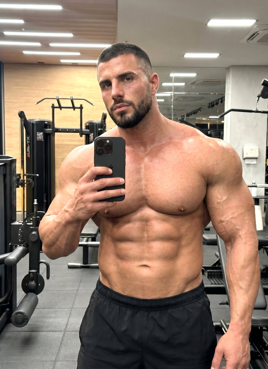 craigmodelfit's tweet photo. i wonder if you're looking respectfully or if your imagination is doing overtime 😈 https://t.co/tBRUoQLJKD