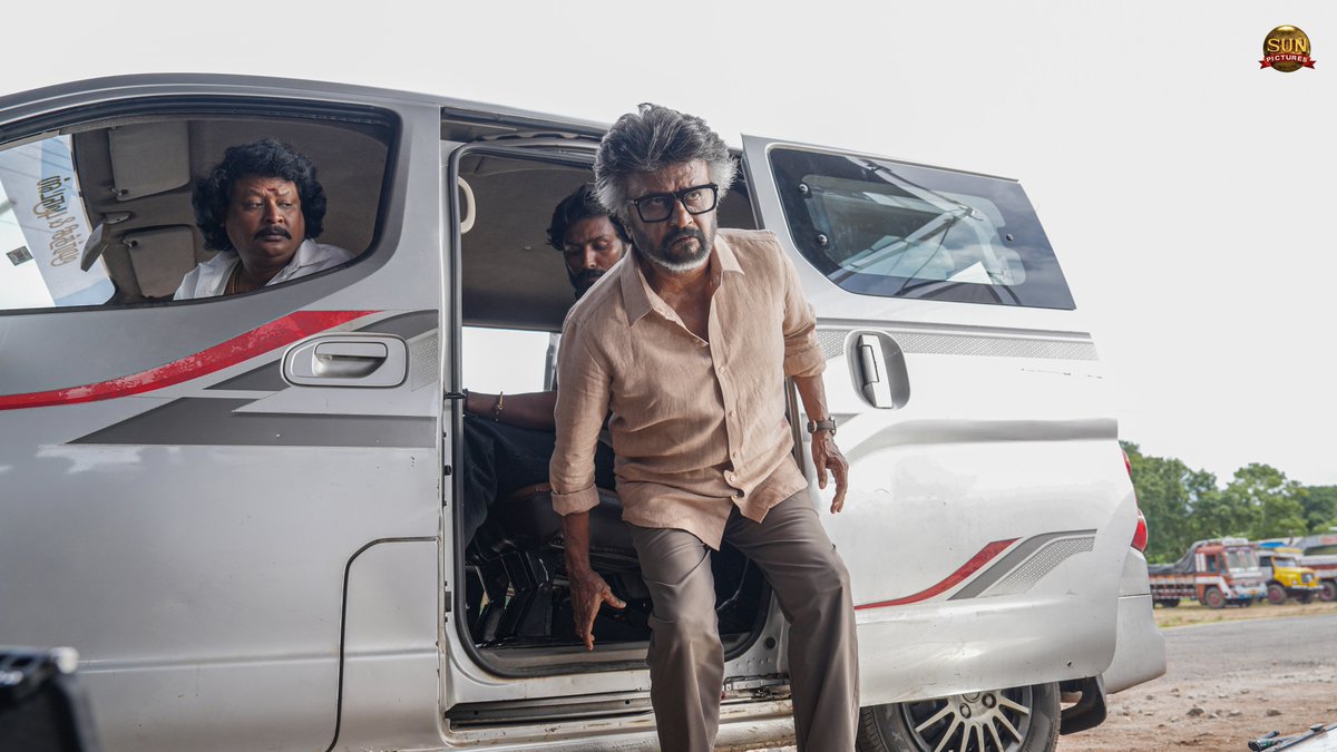 sunpictures's tweet photo. When this scene hits, theatres explode!💥 
#Jailer2IndustryBlockbuster

#Jailer2 Rampage in theatres worldwide 

@rajinikanth @Nelsondilpkumar @anirudhofficial @vidya_balan @iam_SJSuryah #MithunChakraborty #SurajVenjaramoodu @meramyakrishnan @iYogiBabu @mirnaaofficial @vijaykartikdop @Nirmalcuts @ChethanDsouza @AlwaysJani @KiranDrk @sunilreddy22 #PallaviSingh @valentino_suren @Alagiakoothan #SantoshRaju @kabilanchelliah @kuchirayar73 @RIAZtheboss